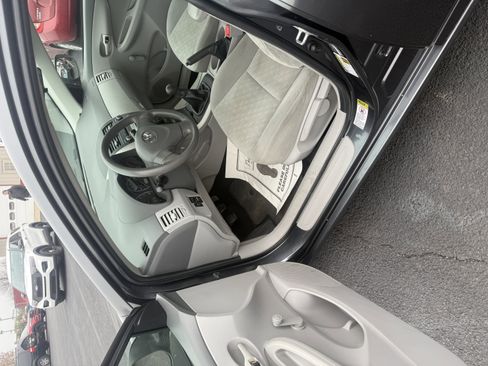 Used 2010 Toyota Corolla image 3