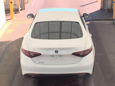 Used 2018 Alfa Romeo Giulia AWD image 8