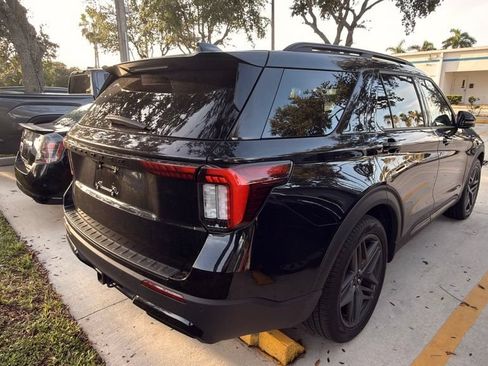 Used 2025 Ford Explorer ST-Line w/ Premium Package RWD image 8