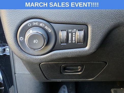 Used 2021 Jeep Cherokee Latitude Plus image 26