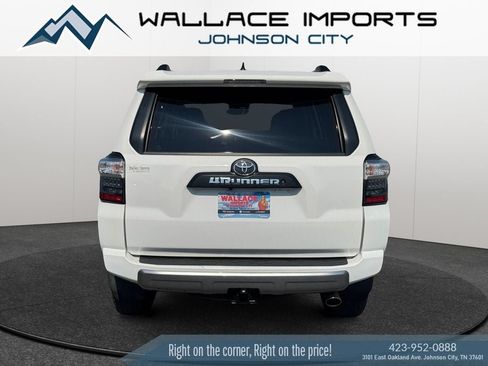 Used 2018 Toyota 4Runner TRD Off-Road Premium AWD/4WD image 4