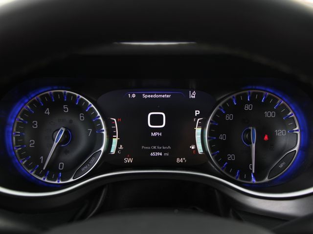 Used 2023 Chrysler Pacifica Touring-L FWD image 18