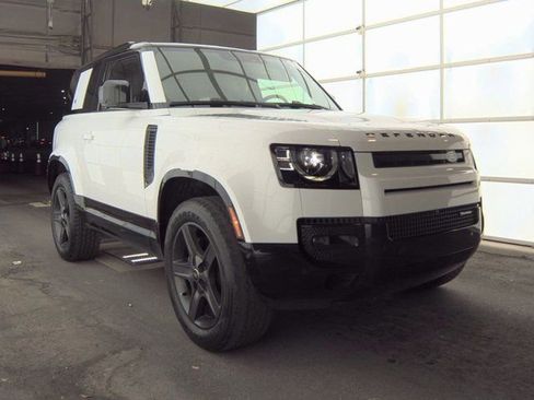 Used 2023 Land Rover Defender 90 X-Dynamic SE image 3