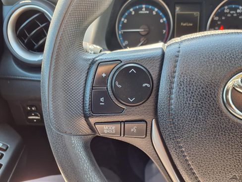 Used 2018 Toyota RAV4 LE image 14