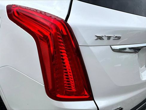 Used 2017 Cadillac XT5 Luxury w/ Driver Awareness Package AWD/4WD image 26