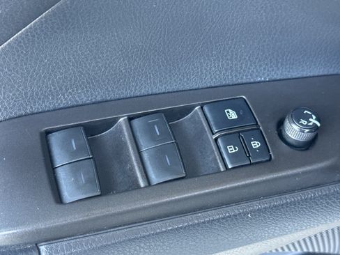 Used 2021 Toyota Camry SE FWD image 13