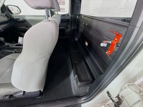 Used 2022 Toyota Tacoma SR AWD/4WD image 28