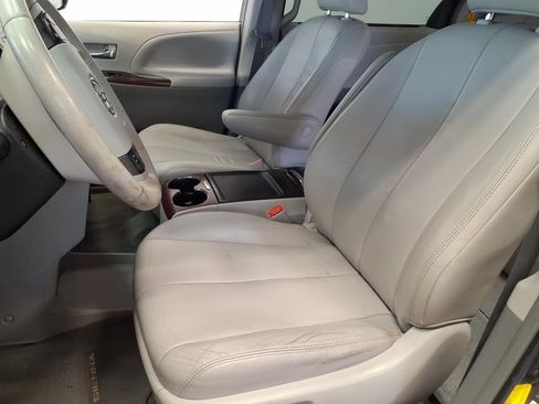 Used 2013 Toyota Sienna XLE AWD/4WD image 17