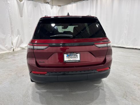 Used 2023 Jeep Grand Cherokee Altitude AWD/4WD image 4