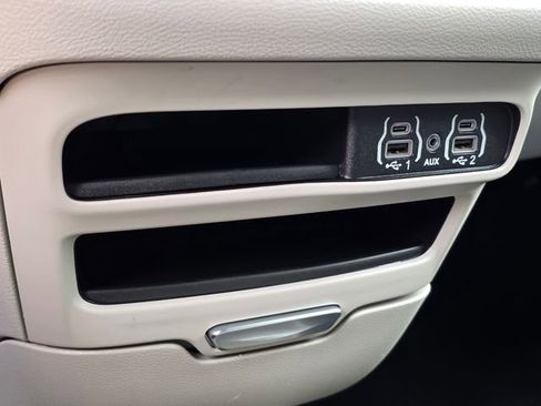 Used 2024 Chrysler Pacifica Touring-L FWD image 33