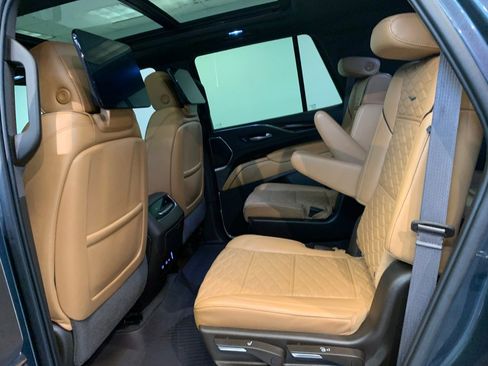 Used 2021 Cadillac Escalade Sport w/ Driver Assist Tech Package image 40