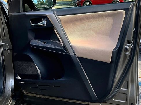 Used 2015 Toyota RAV4 XLE image 26