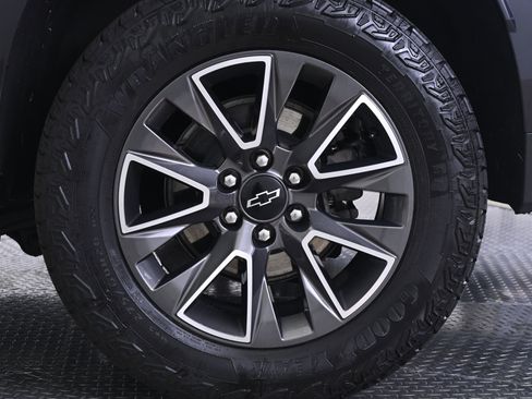 Used 2024 Chevrolet Tahoe Z71 w/ Luxury Package AWD/4WD image 12