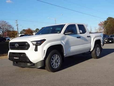 Used 2024 Toyota Tacoma SR image 1