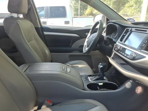 Used 2016 Toyota Highlander XLE FWD image 9