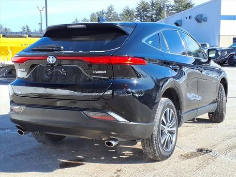 Used 2021 Toyota Venza LE image 3