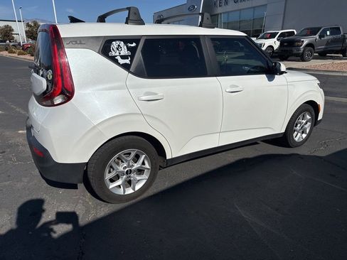 Used 2022 Kia Soul LX w/ Technology Package image 2
