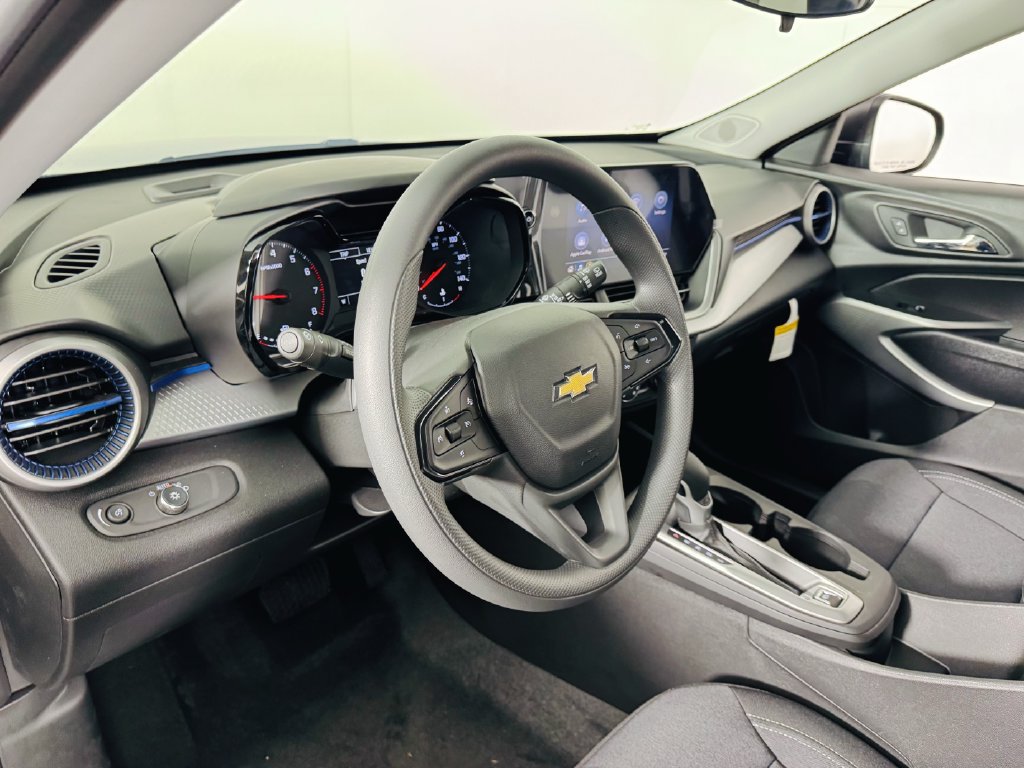 Used 2026 Chevrolet Trax LS FWD image 9
