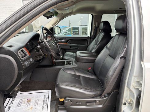 Used 2010 Chevrolet Suburban LT image 7