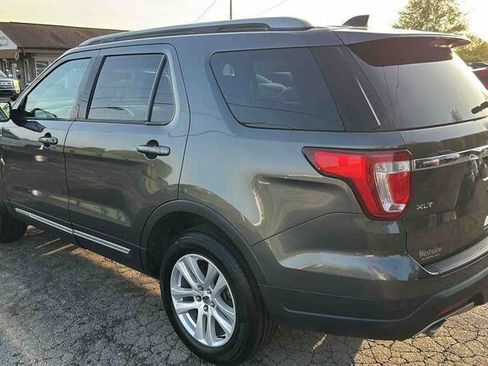 Used 2018 Ford Explorer XLT image 6