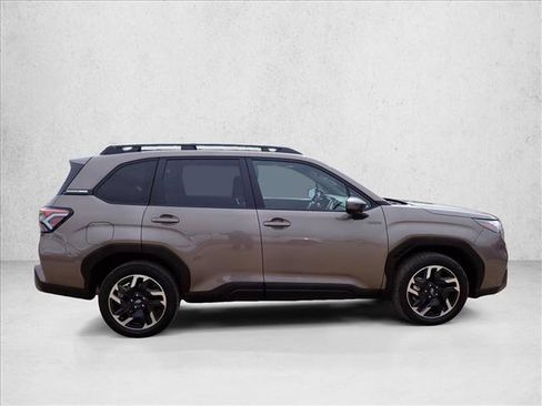 Used 2025 Subaru Forester Premium AWD/4WD image 5