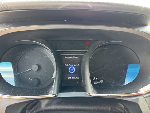 Used 2015 Toyota Avalon Limited w/ Technology Package FWD image 5