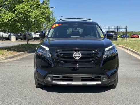 Certified 2025 Nissan Pathfinder SL w/ Black Appearance Package FWD image 2
