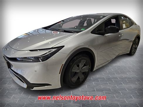 New 2026 Toyota Prius SE image 3