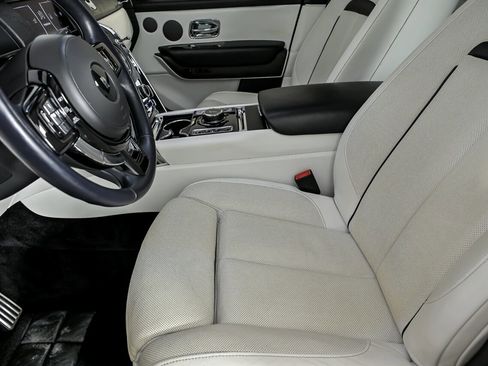Used 2019 Rolls-Royce Cullinan image 21