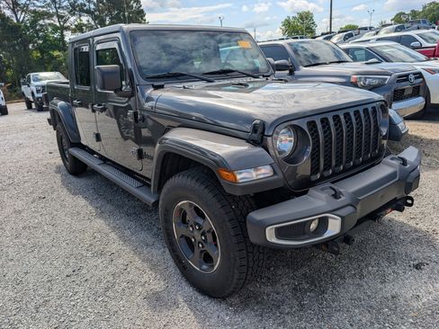 Used 2022 Jeep Gladiator Sport AWD/4WD image 2