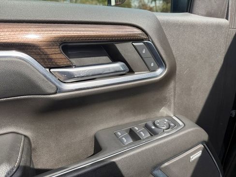 Used 2024 Chevrolet Silverado 1500 LT Trail Boss w/ Convenience Package II image 18