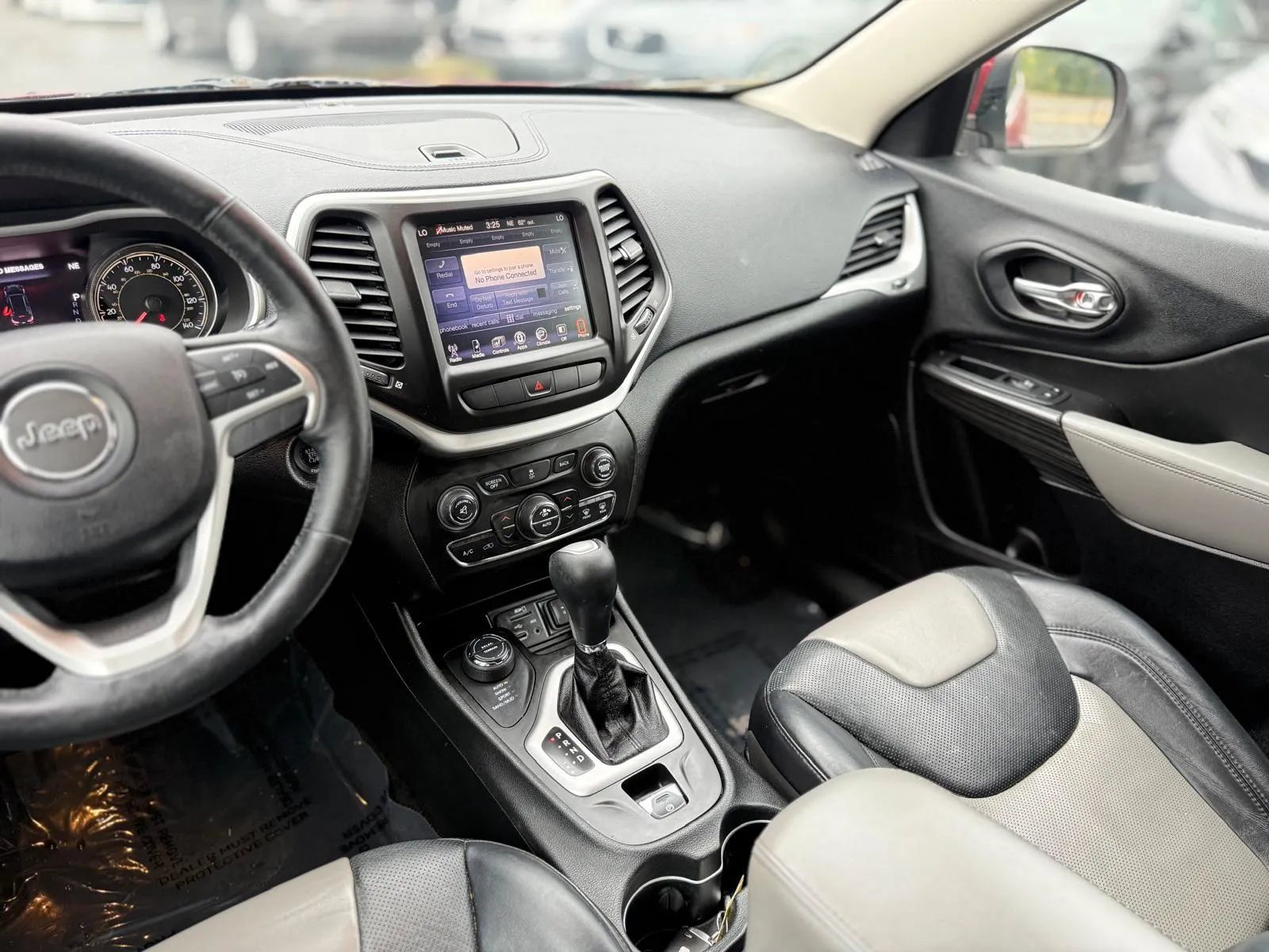 Used 2014 Jeep Cherokee Limited w/ Luxury Group AWD/4WD image 21