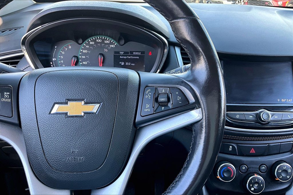 Used 2022 Chevrolet Trax LT w/ LT Convenience Package FWD image 17
