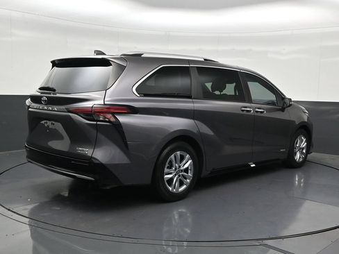 Used 2021 Toyota Sienna Limited FWD image 5
