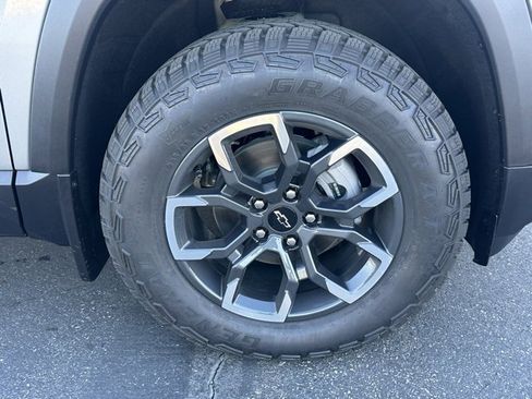 New 2026 Chevrolet Equinox ACTIV w/ LPO, Floor Liner Package image 13