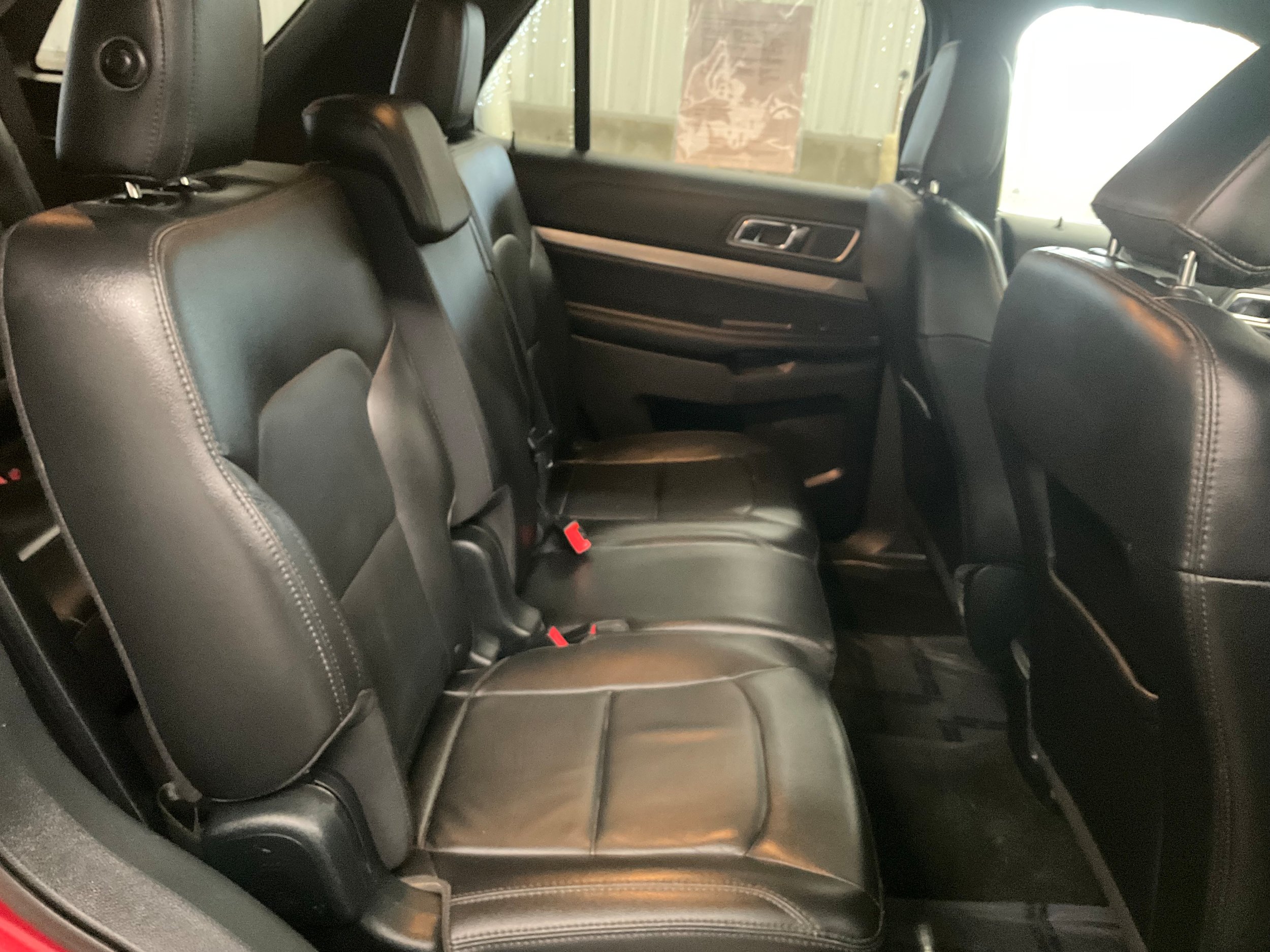 Used 2018 Ford Explorer XLT w/ Equipment Group 202A AWD/4WD image 26