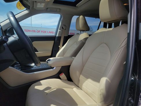 Used 2022 Toyota Highlander XLE image 20