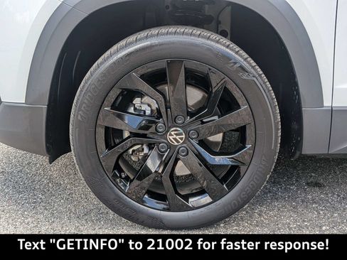 Used 2024 Volkswagen Taos SE FWD image 13