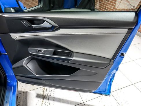 Used 2023 Volkswagen Taos SEL image 32