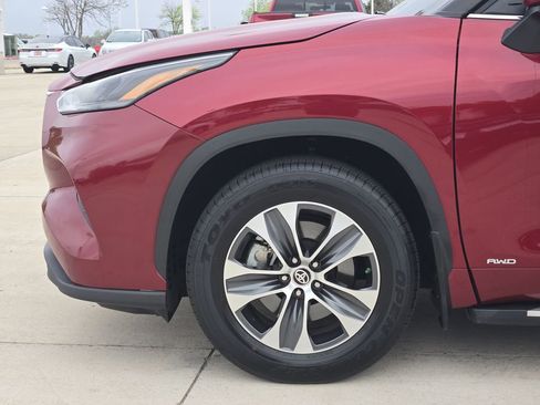 Used 2025 Toyota Highlander XLE image 8