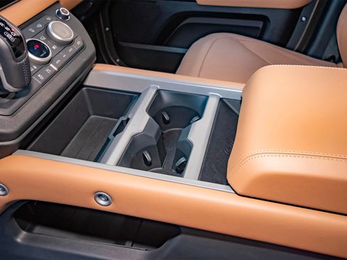 New 2025 Land Rover Defender 110 X image 31