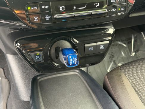 Used 2019 Toyota Prius LE AWD/4WD image 22