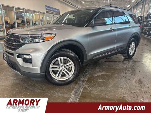 Used 2021 Ford Explorer XLT image 1