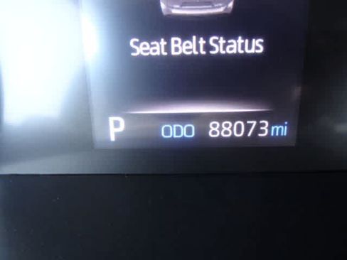 Used 2022 Toyota Highlander LE AWD/4WD image 19