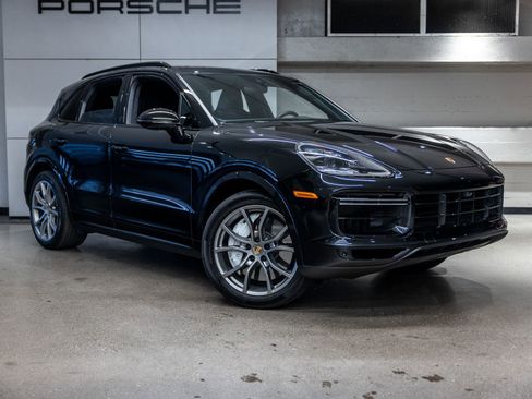 Certified 2023 Porsche Cayenne Turbo AWD/4WD image 10