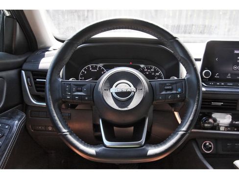 Used 2024 Nissan Rogue SV w/ SV Premium Package FWD image 16