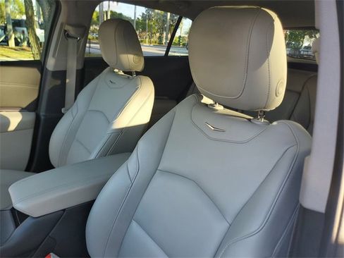 Certified 2021 Cadillac XT4 Luxury w/ Cold Weather Package image 17