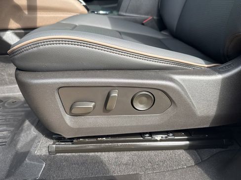 Used 2026 GMC Canyon Denali AWD/4WD image 8