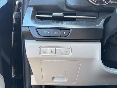 Used 2024 Kia Carnival LX image 19