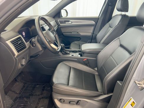 Certified 2022 Volkswagen Atlas Cross Sport SE image 5